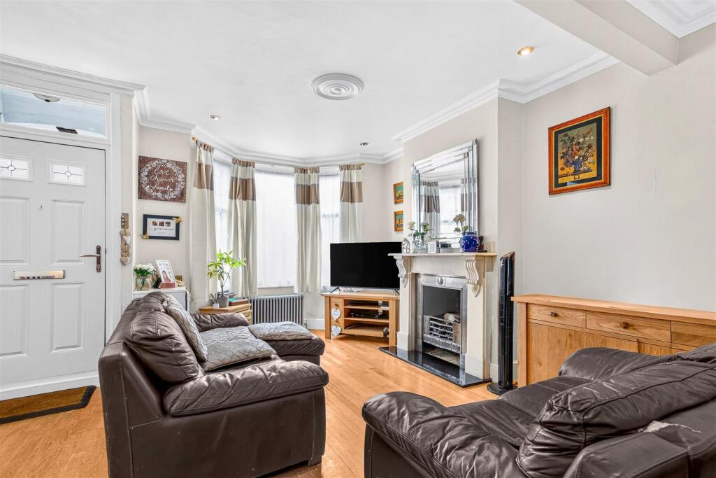 House in London, Cowley - View 2