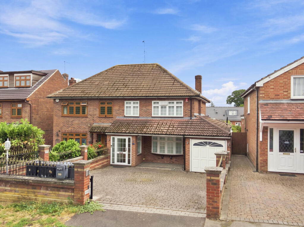 Main image of property: Englands Lane, Loughton, IG10