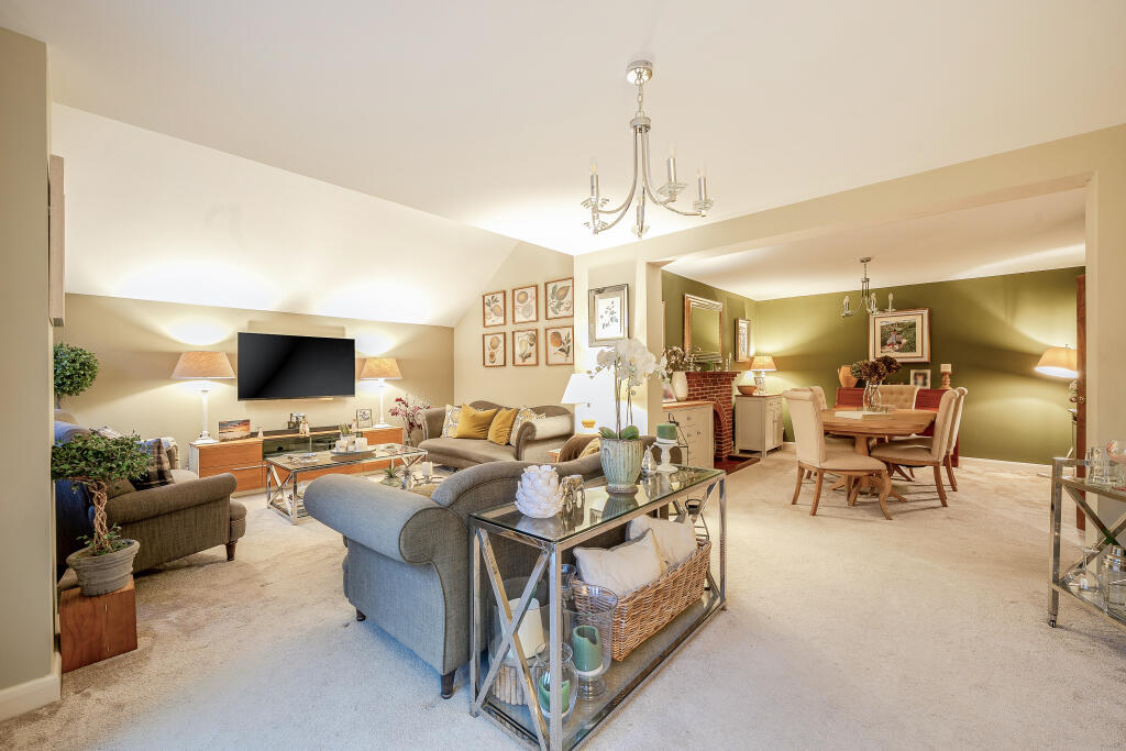 Dudley Grove, Epsom, KT18 photo 2