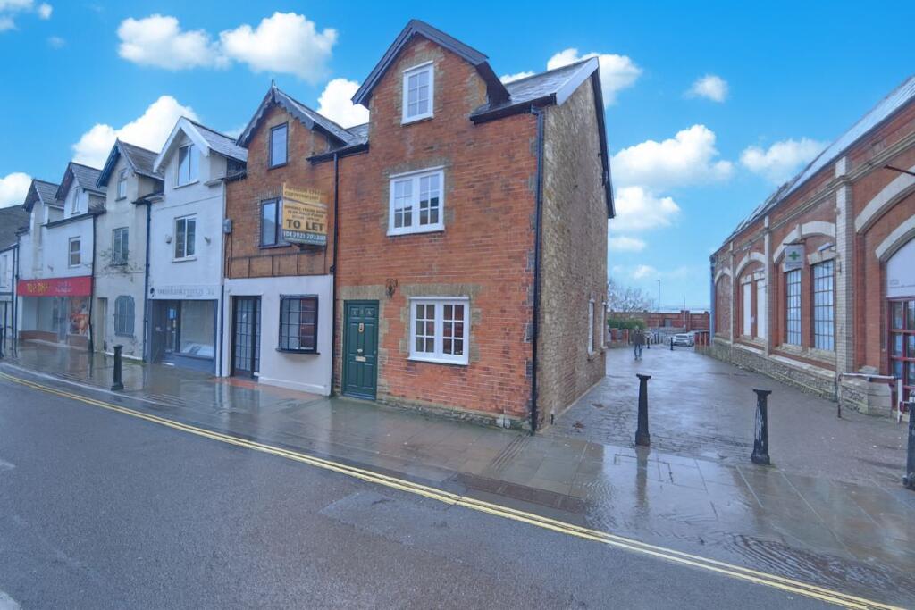 Main image of property: Cupcake Cottage, 17A Holyrood Street, Chard, Somerset, TA20 2AH