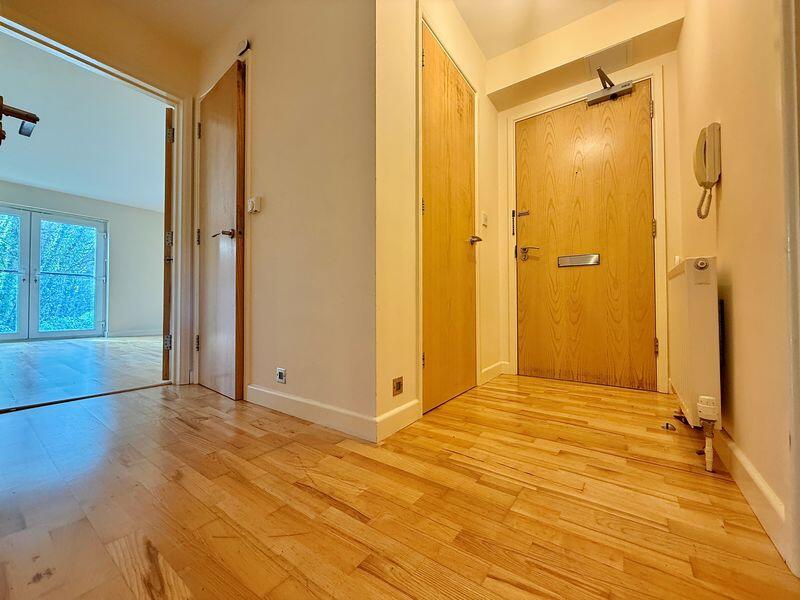 Apsley Court, Siding Road, Mutley, Plymouth. Stylish two-bed flat with parking, Juliet balcony and prime city location photo 2