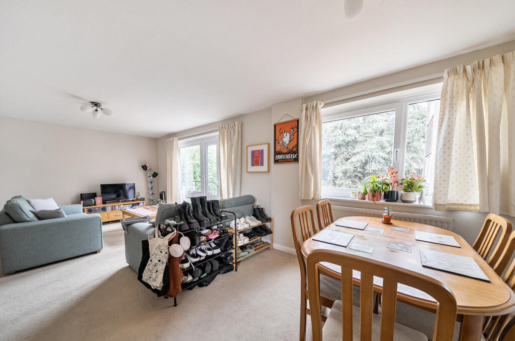 Apartment in Gloucester - More