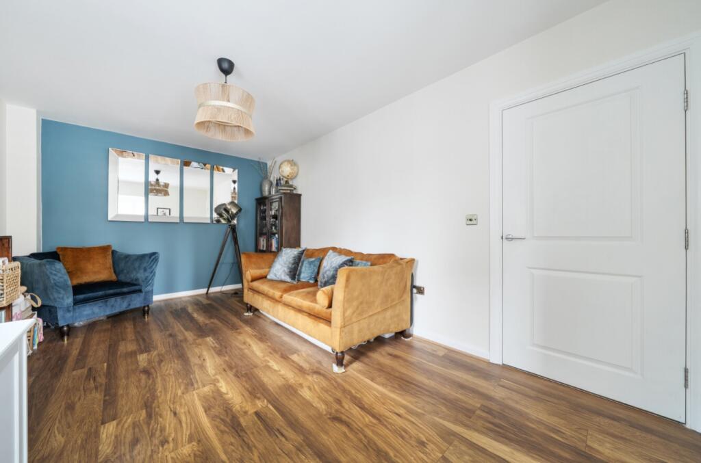 House in Dartford - More