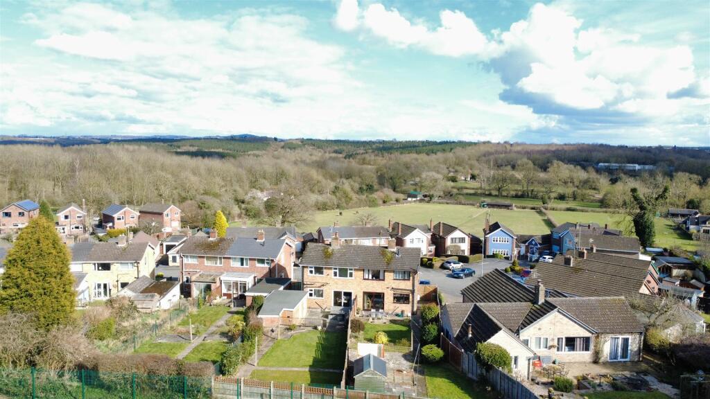 Holyoake Drive, Heather, Coalville photo 4