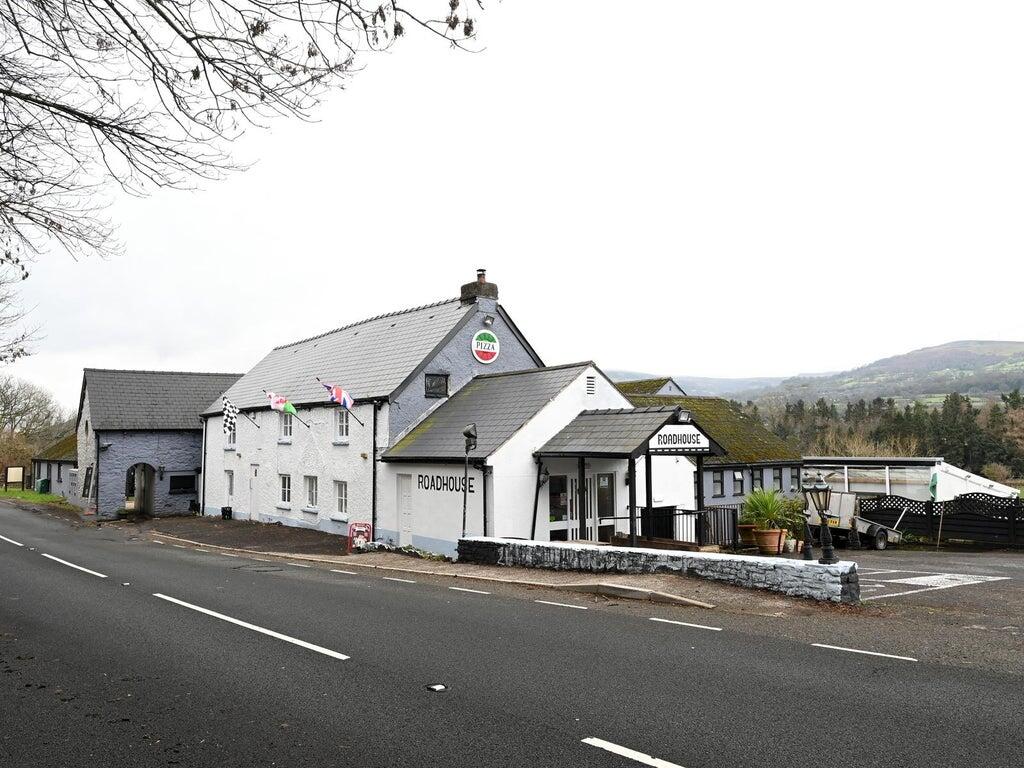 Main image of property: Llanwenarth Roadside Hotel, Abergavenny, NP8 1EP