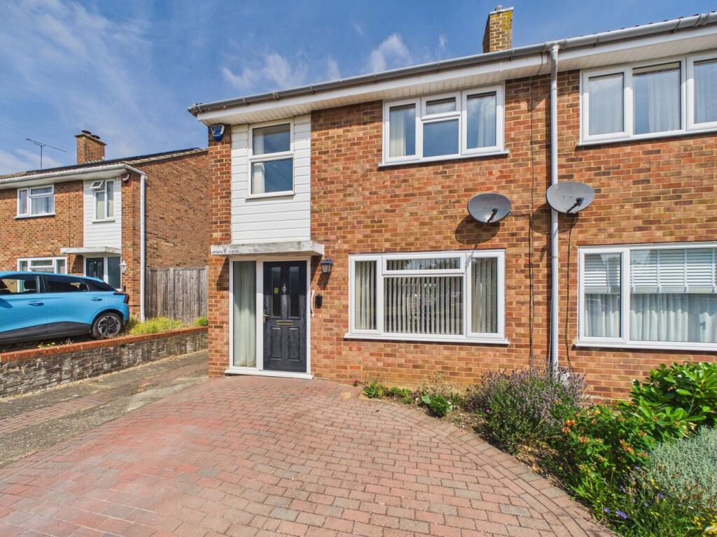 Main image of property: Westbury Close, Hitchin, SG5