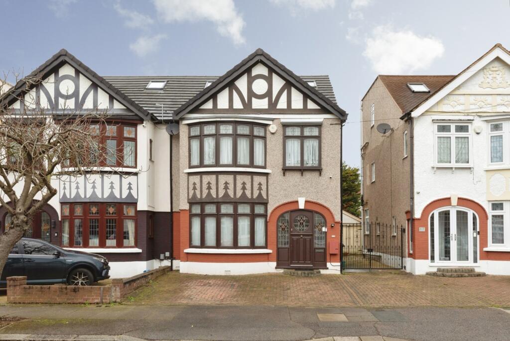 Main image of property: Beechwood Gardens, Ilford, IG5