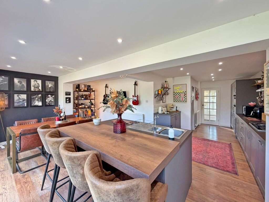 House in South Staffordshire, Wombourne - More