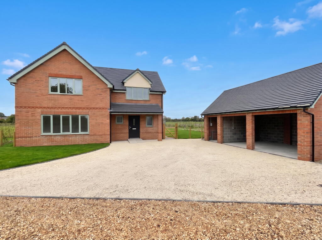 Main image of property: Leasowes Road, Offenham, WR11 8RQ