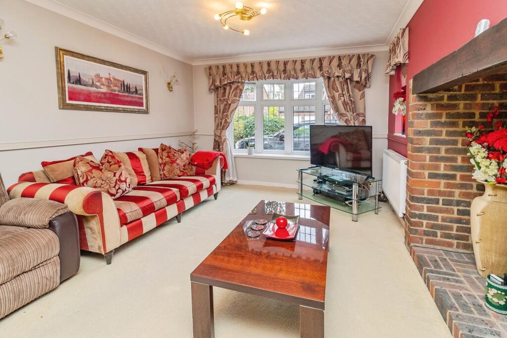 Faulkners Way, Leighton Buzzard, Bedfordshire, LU7 photo 2