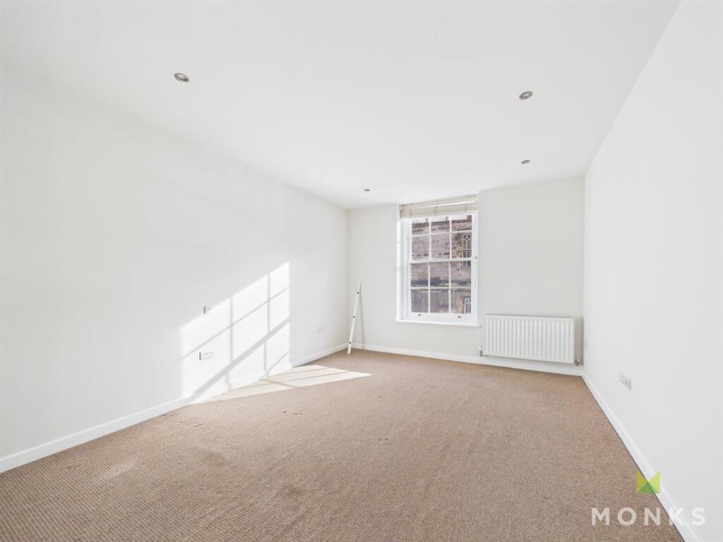 Apartment in Shrewsbury - More