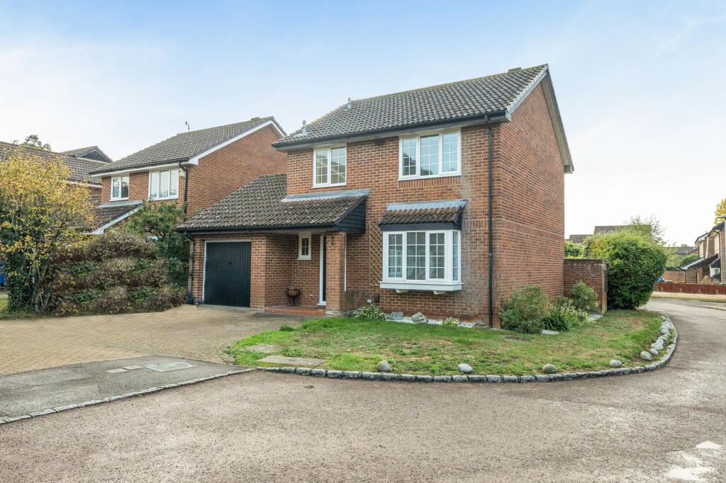 3-bed detached on Wiggett Grove, Binfield, RG42, £600,000