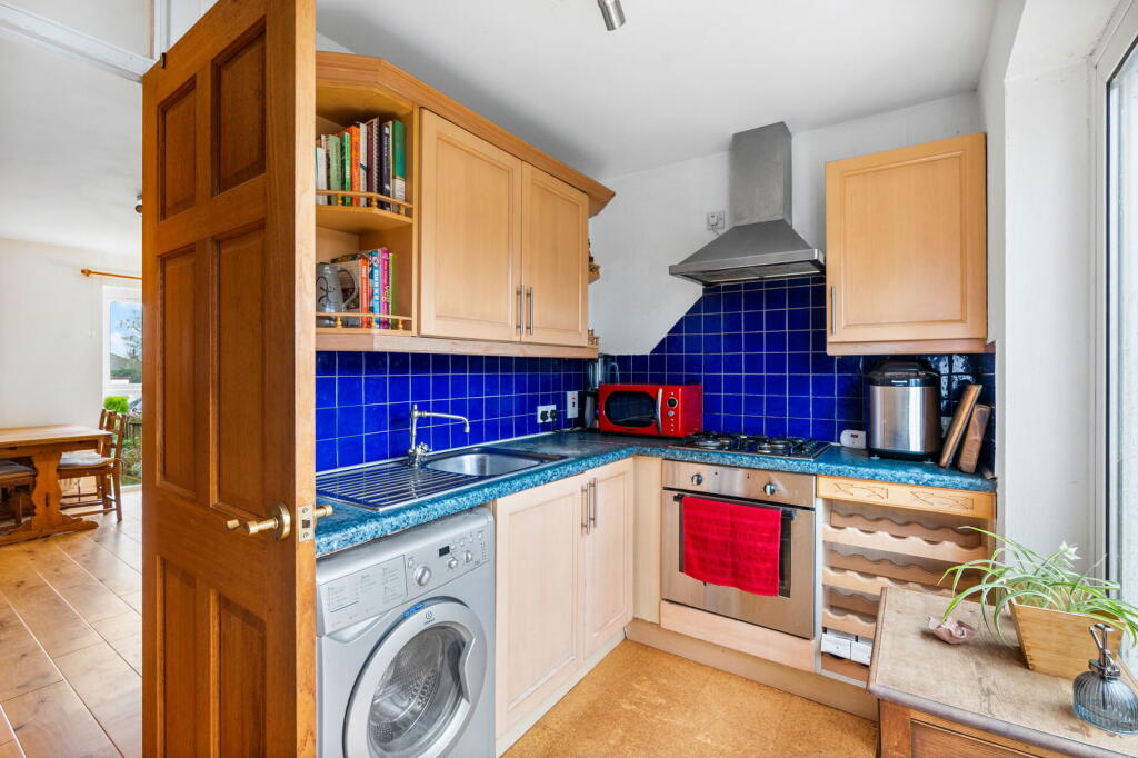 Melksham Close, Horsham, RH13 photo 4