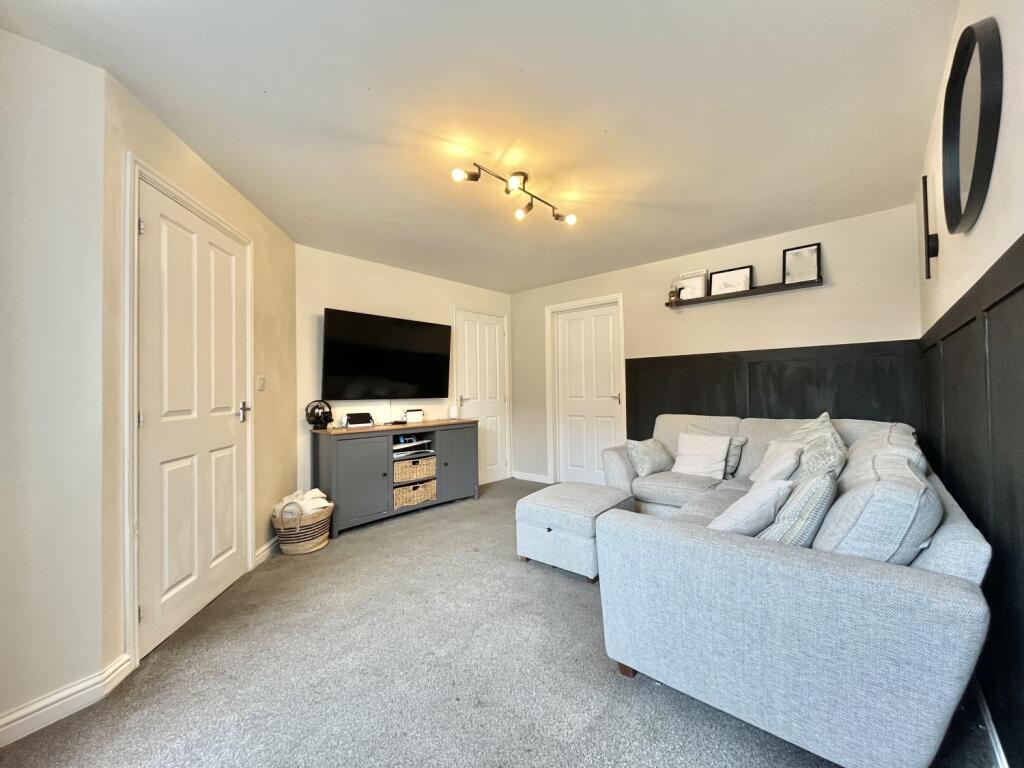 House in Wolverhampton, Low Hill - More