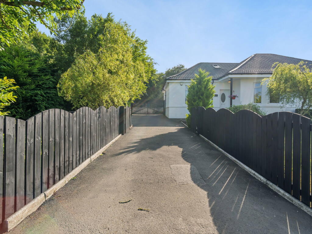 House in Gartcosh, Townhead - View 2