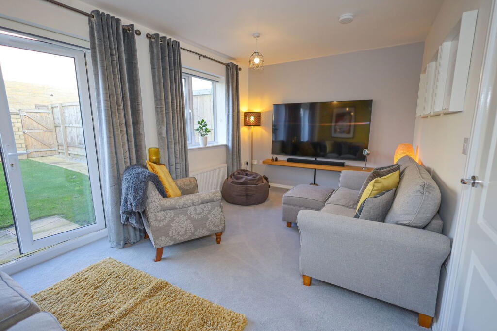 Forest Court, Huddersfield photo 3
