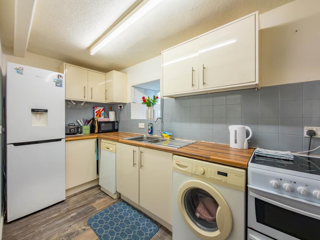House in Wakefield - View 5