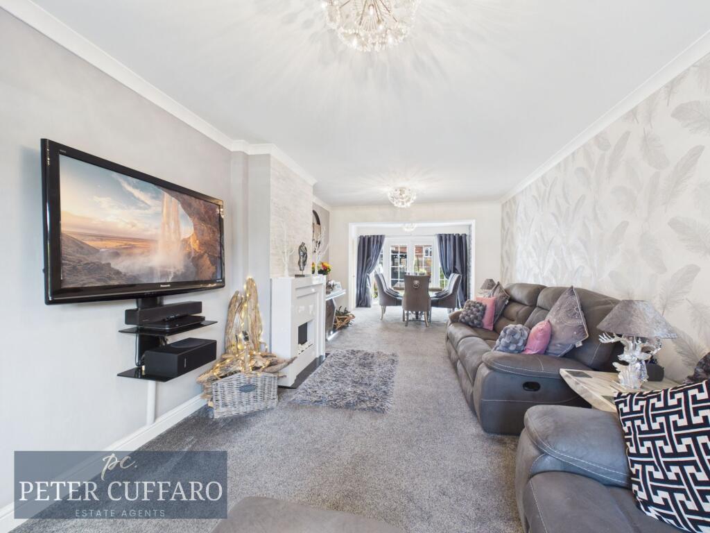 House in Epping Forest, Roydon - More