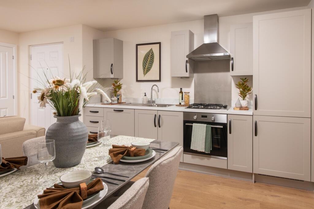 House in East Grinstead, Felbridge - View 2