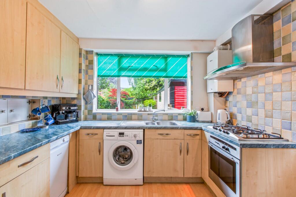 House in Leeds, West Yorkshire - View 5