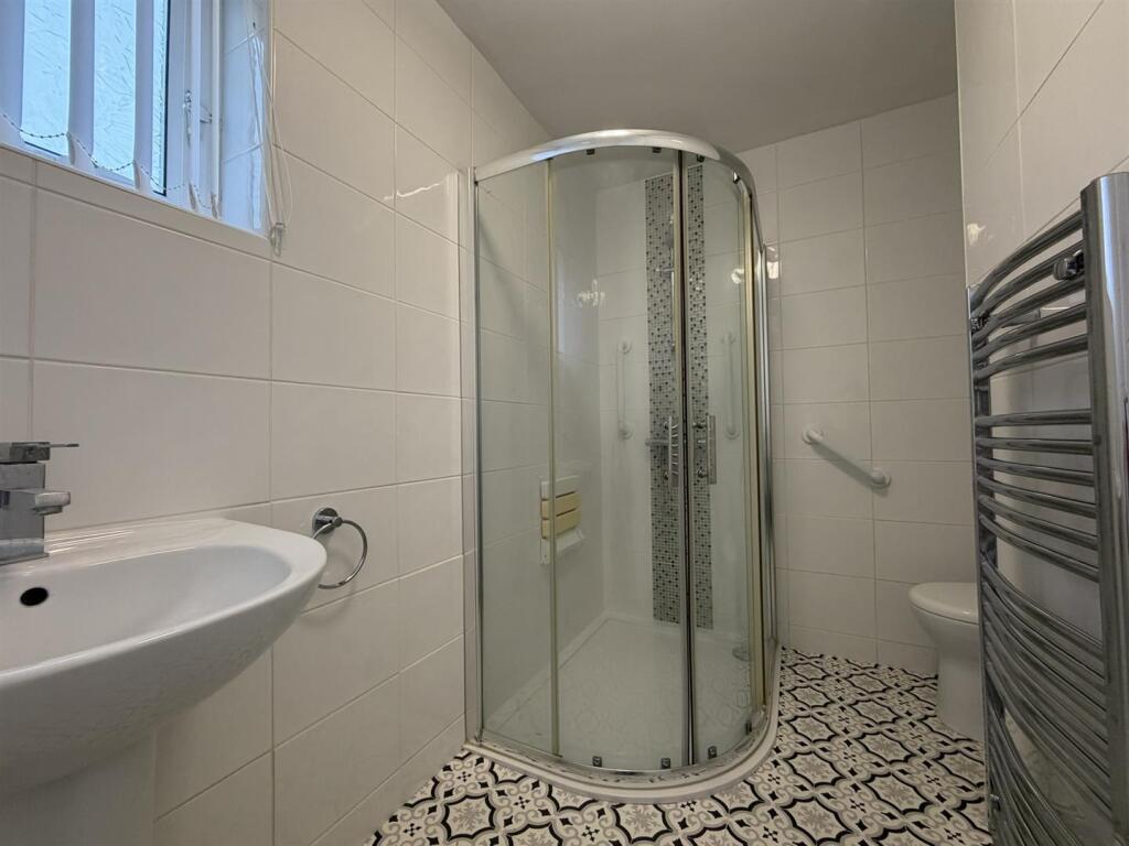 House in Hull - View 4