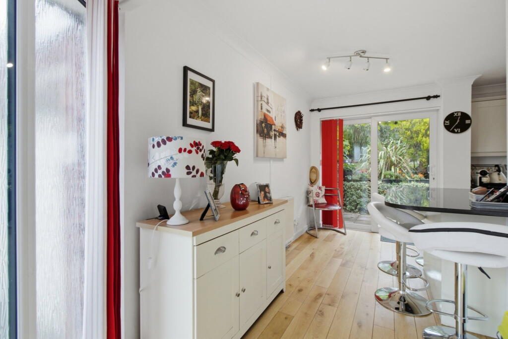 House in Malvern Hills, Malvern - More