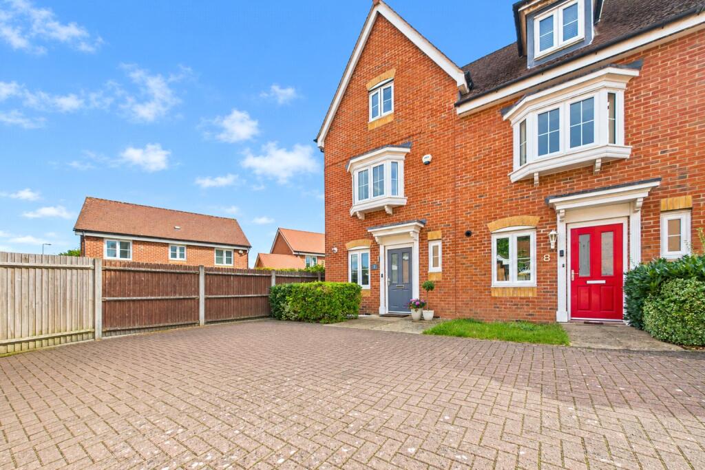 3-bed semi-detached on Pryor Close, Tilehurst, Reading, Berkshire, RG31, £425,000