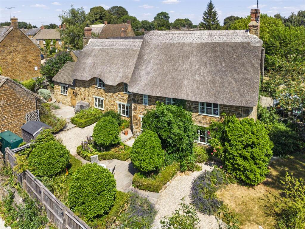 Main image of property: The Green, Hook Norton
