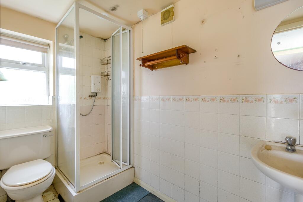 Weedon Hill, Hyde Heath, Amersham - More