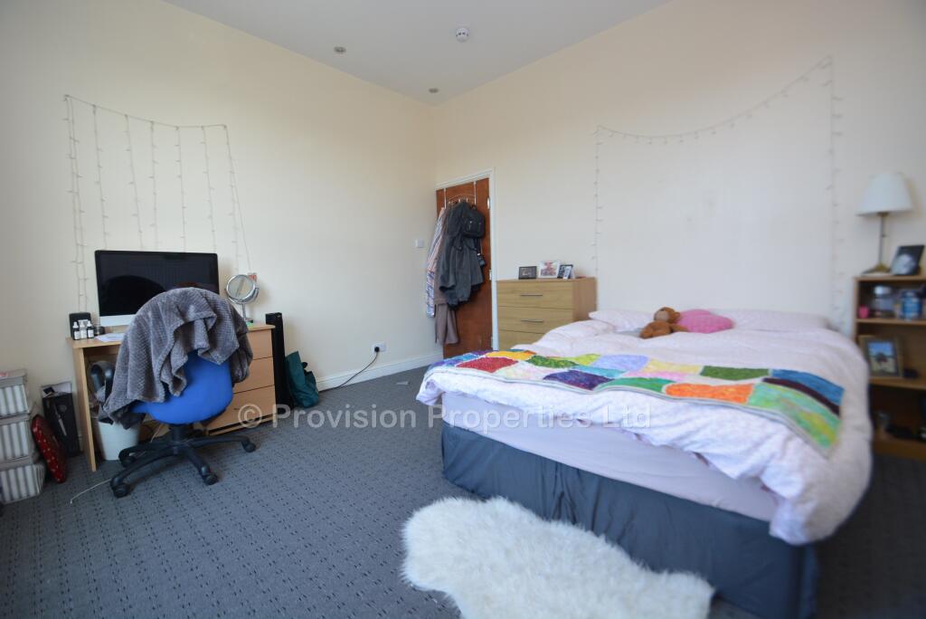 6 bedroom terraced house for rent