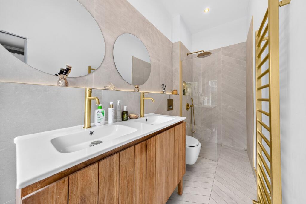 Apartment in London - More