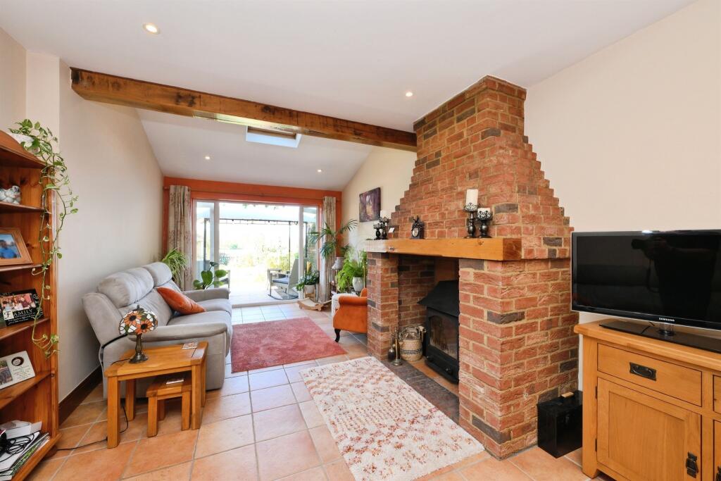 House in Ware, Cold Christmas, Thundridge - View 3