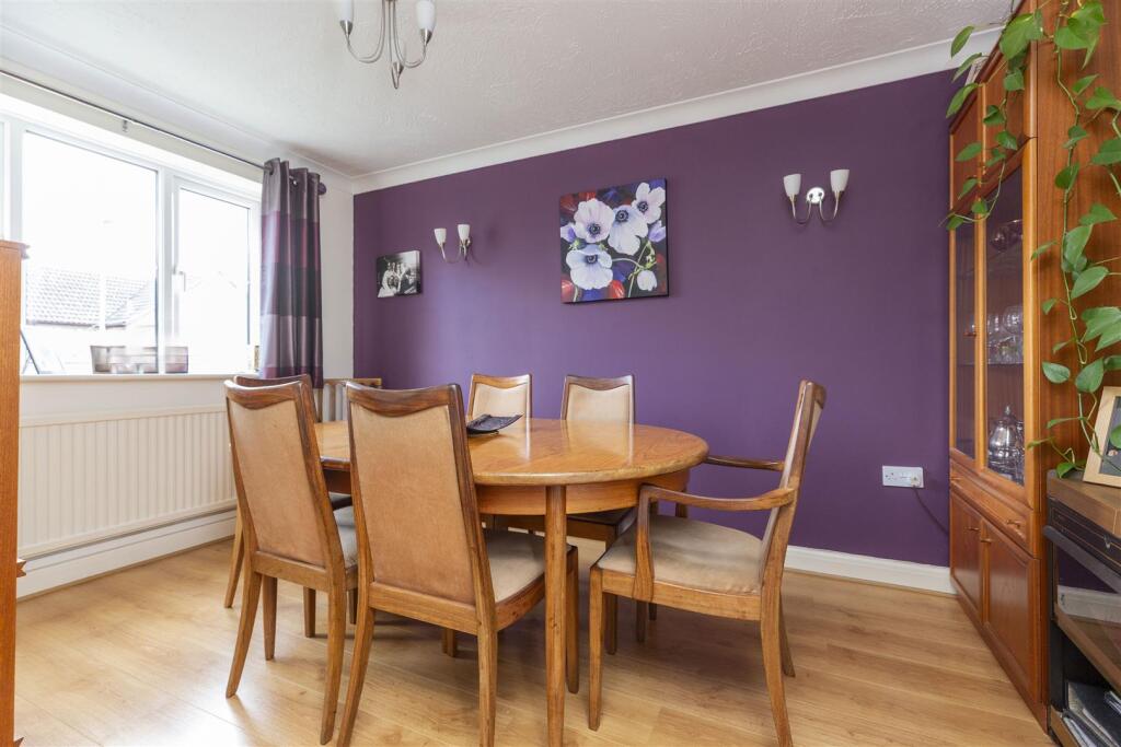 Badgers Way, Sturminster Newton photo 4