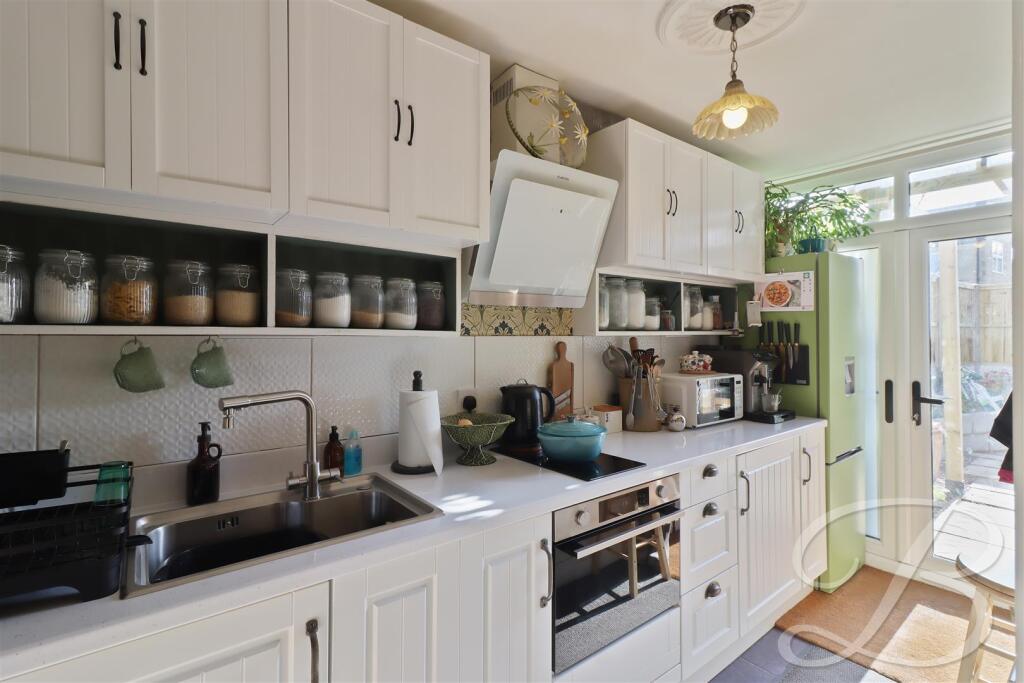 House in Mansfield, Nottinghamshire - View 3