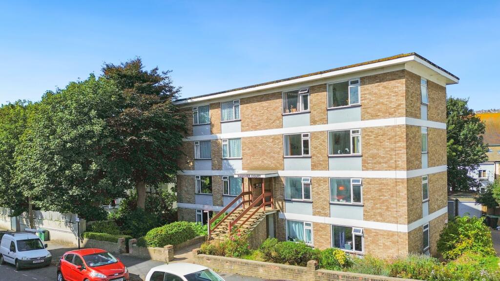 2-bed flat on Wellington Road, Brighton, BN2, £300,000