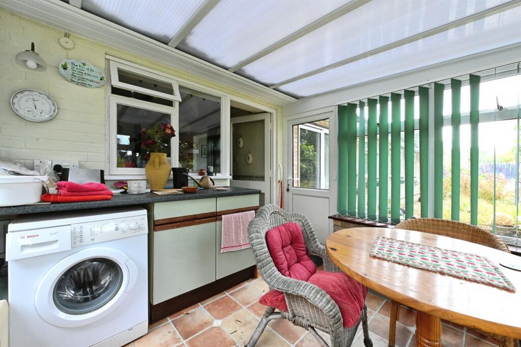 Chestnut Close, Dersingham, King's Lynn photo 3