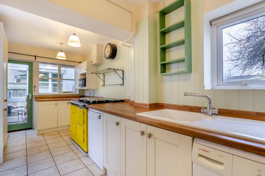 Estcote Road, Cirencester, Gloucestershire, GL7 photo 3