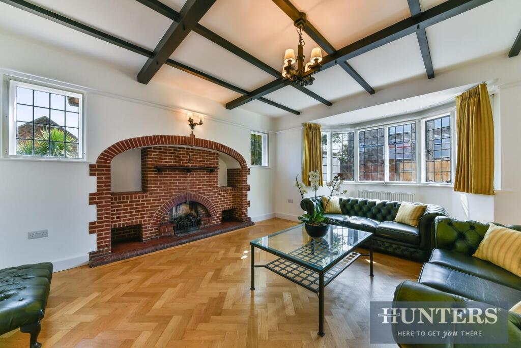 House in London, Cranford - View 3