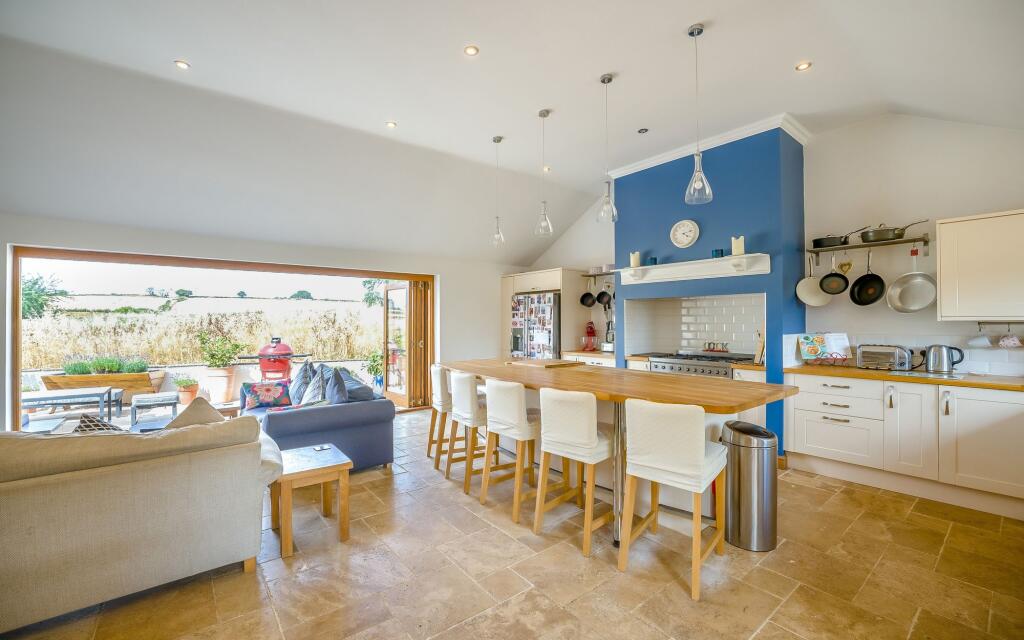 Cedarwood, Garmston - More