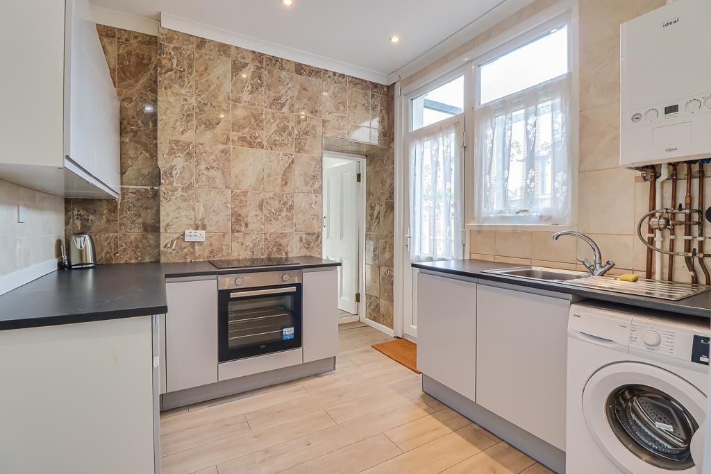 Apartment in Southend-on-Sea - View 4