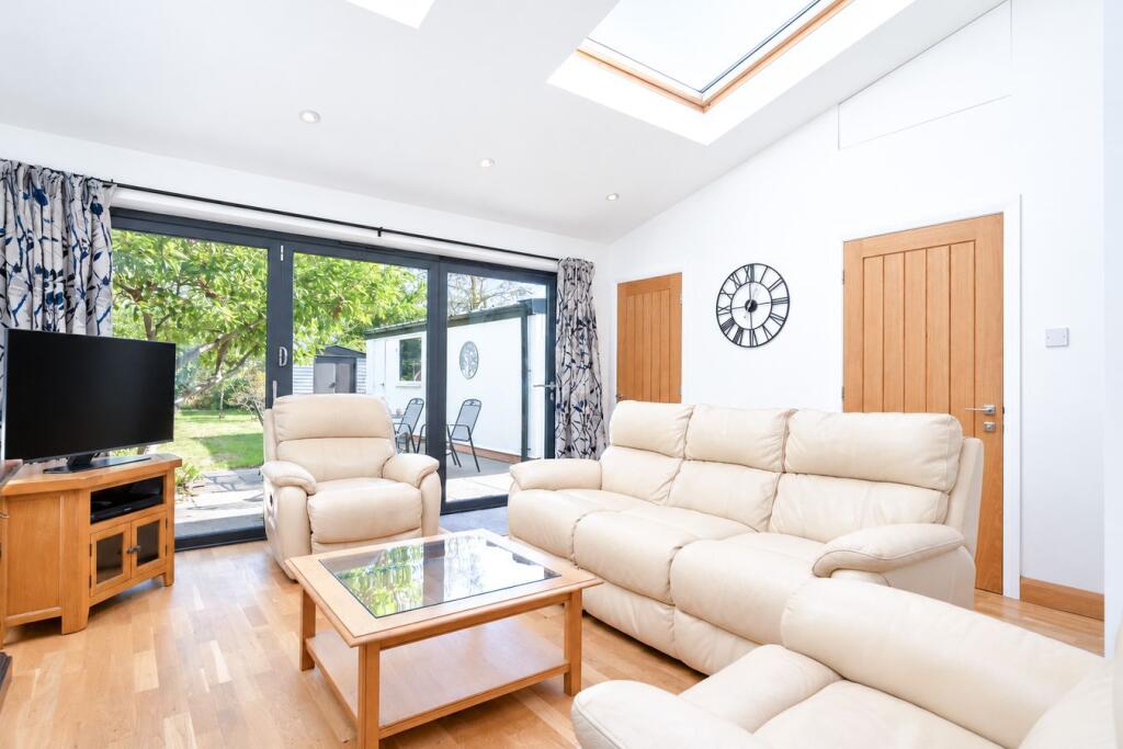 House in Slough, Burnham - View 4