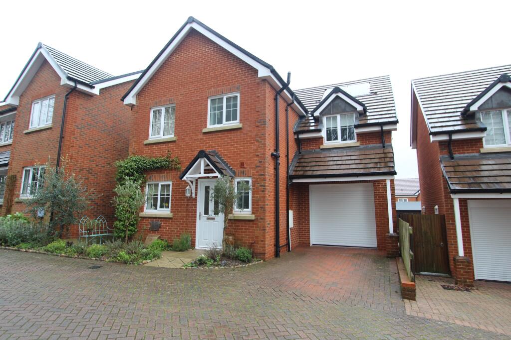 Main image of property: Oakeley Vale, Bursledon, Southampton