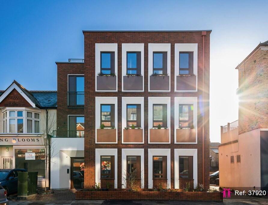 Apartment in London, Cottenham Park, Raynes Park - View 4