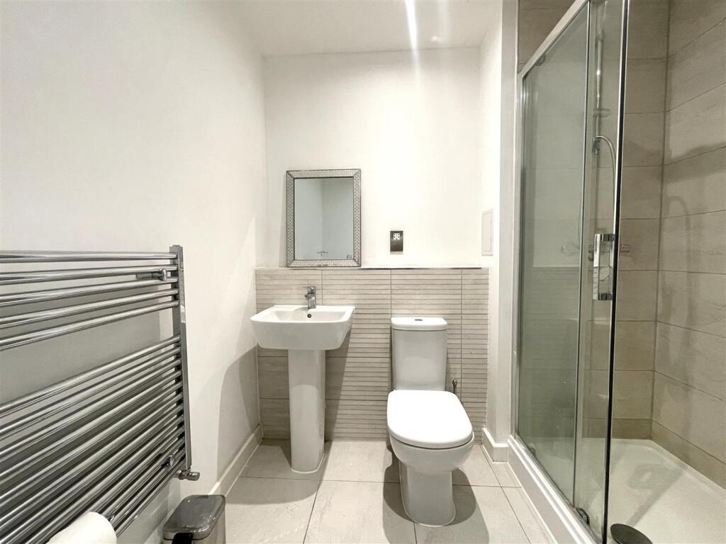 Apartment in Southall - View 5