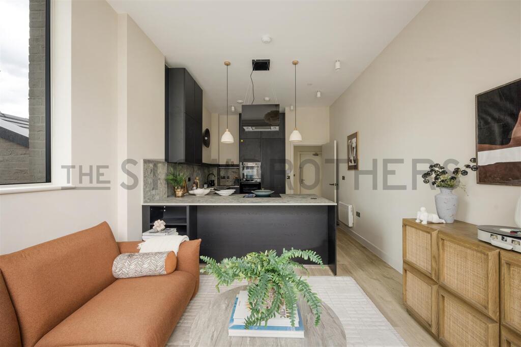2 bedroom penthouse for rent