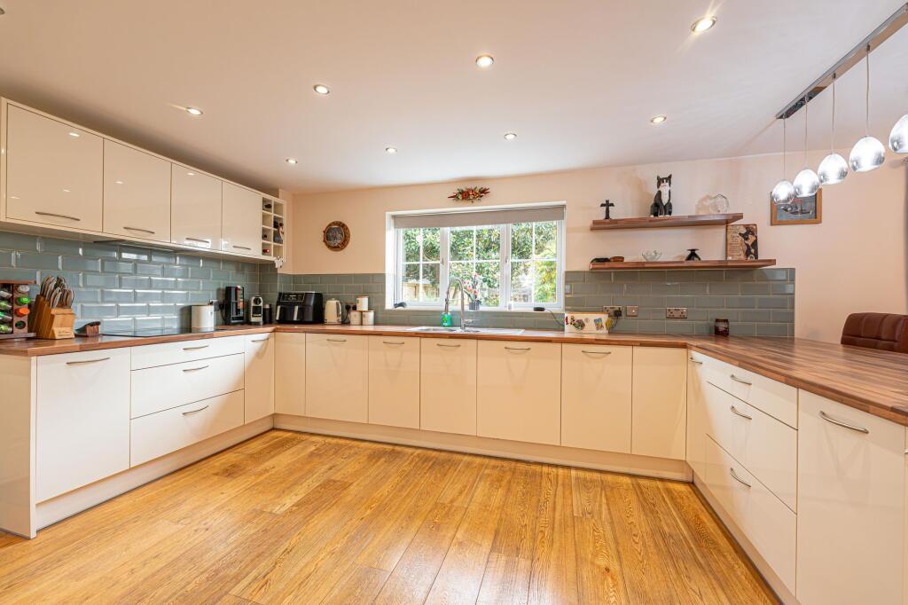 House in Newport - View 2