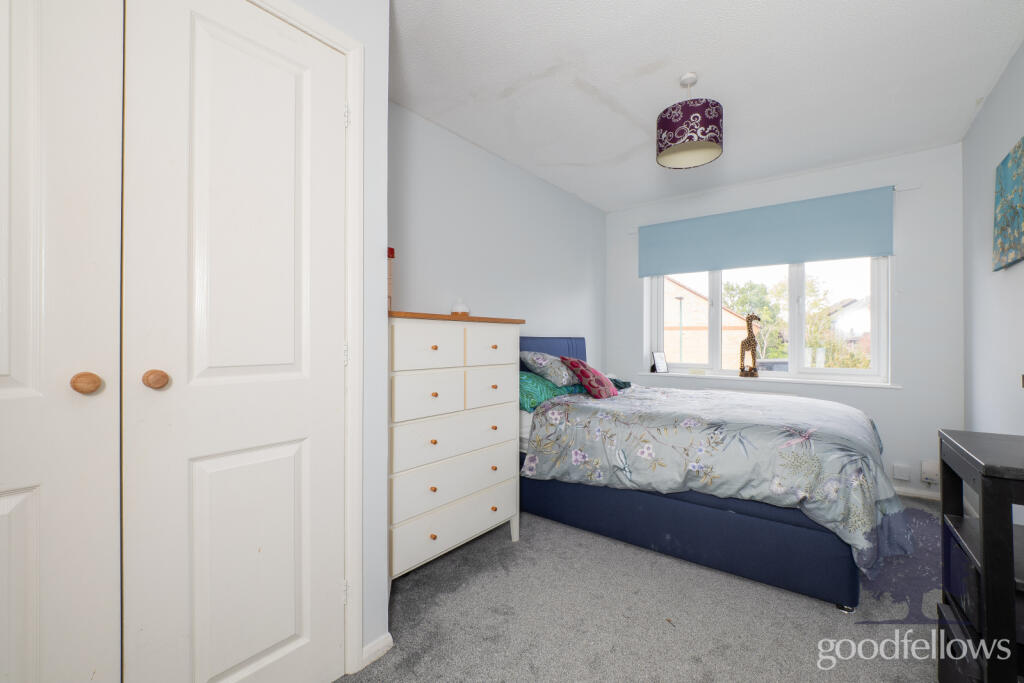 House in Sutton - View 5