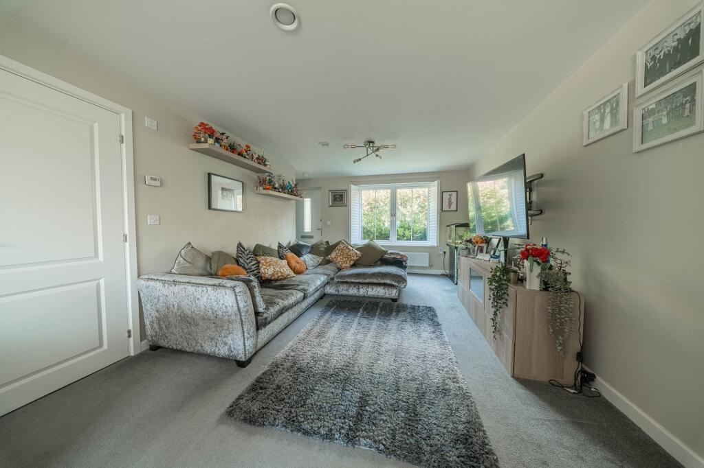 Roddick Walk, Haywards Heath, RH16 photo 4