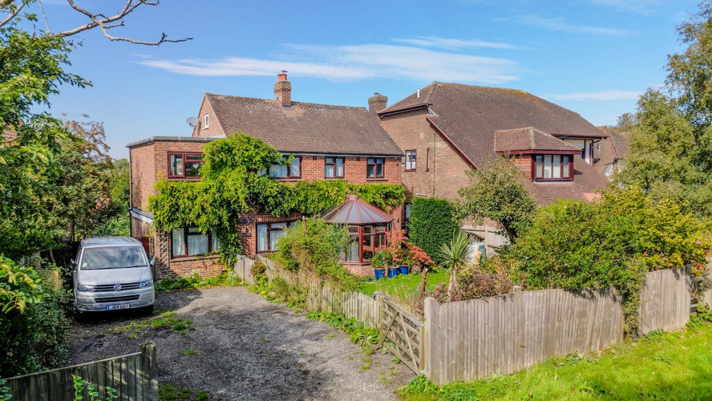 4-bed detached on Pine Avenue, Hastings, TN34, £400,000