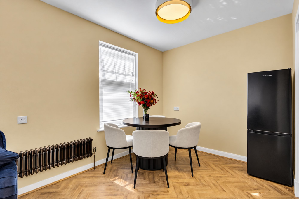Apartment in Ilford - View 4
